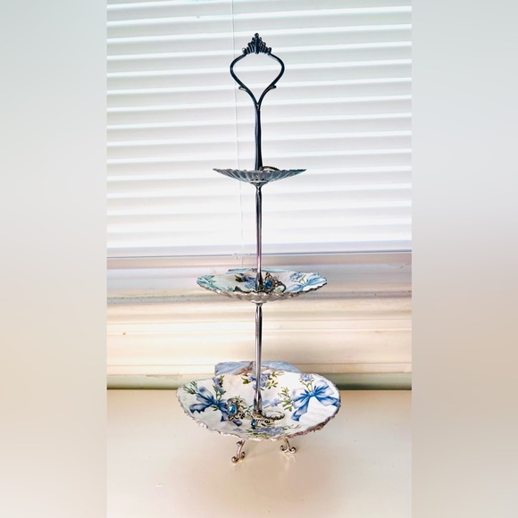 Handmade 3 Tier Scallop Shell Jewelry Stand With Blue Bow Decoupage design - Picture 7 of 13